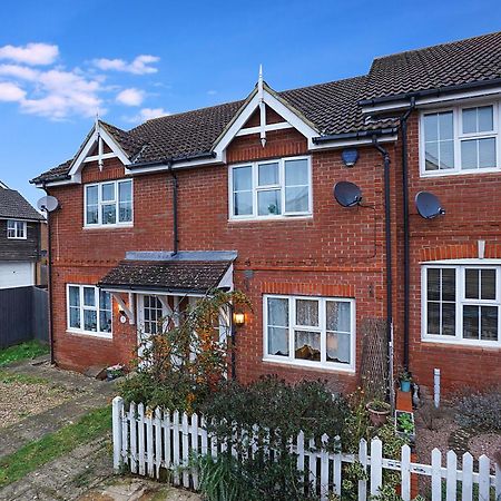 Comfortable Stylish Townhouse In Ashford Sleeps 5 Netflix 2 Parking Spaces Perfect For Contractors And Families Exterior foto