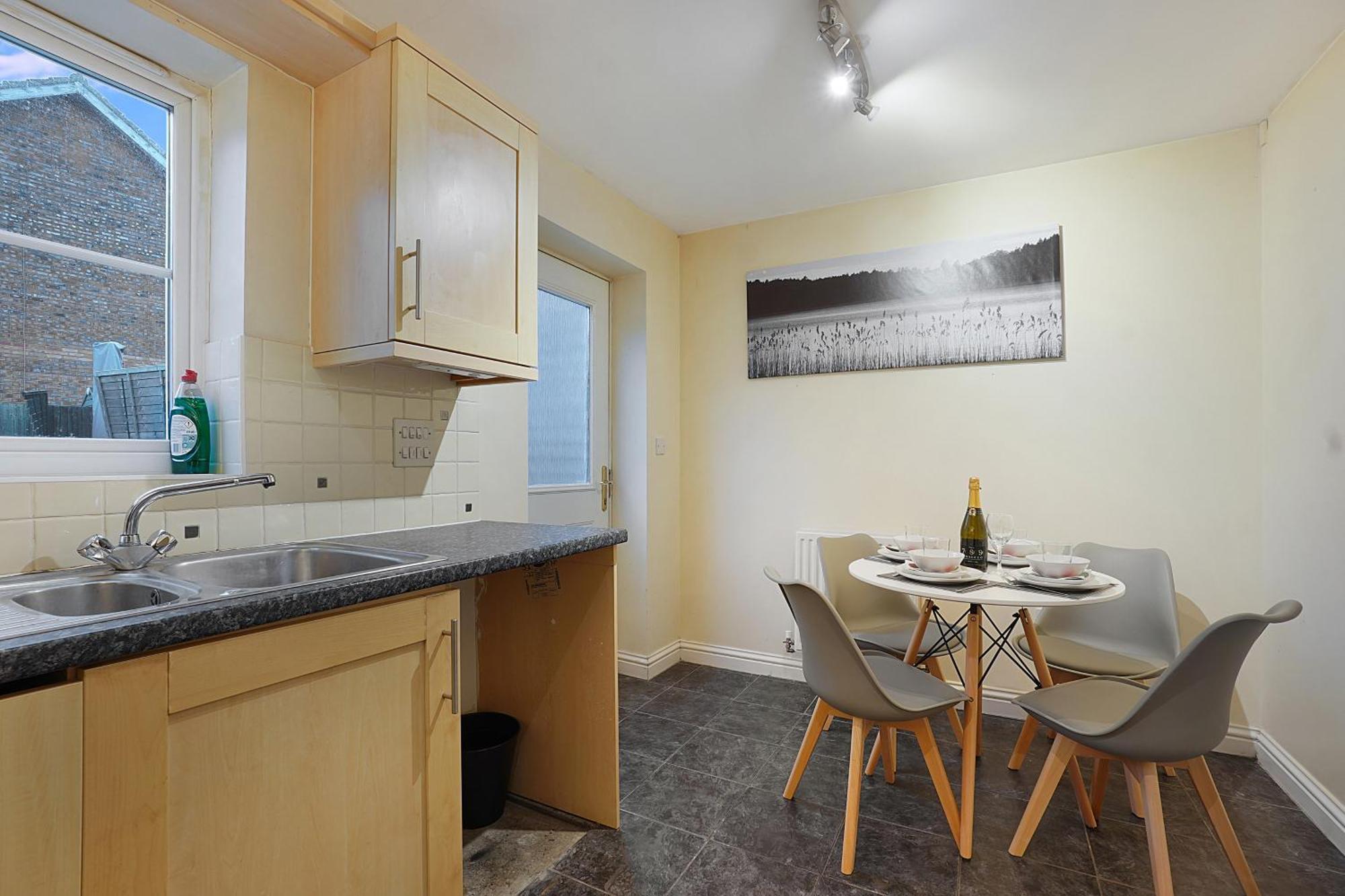 Comfortable Stylish Townhouse In Ashford Sleeps 5 Netflix 2 Parking Spaces Perfect For Contractors And Families Exterior foto