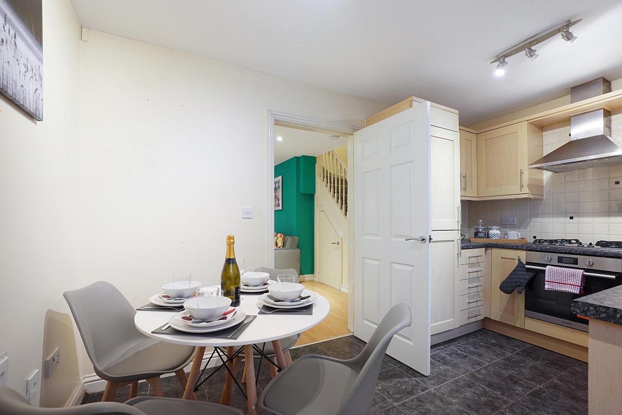 Comfortable Stylish Townhouse In Ashford Sleeps 5 Netflix 2 Parking Spaces Perfect For Contractors And Families Exterior foto